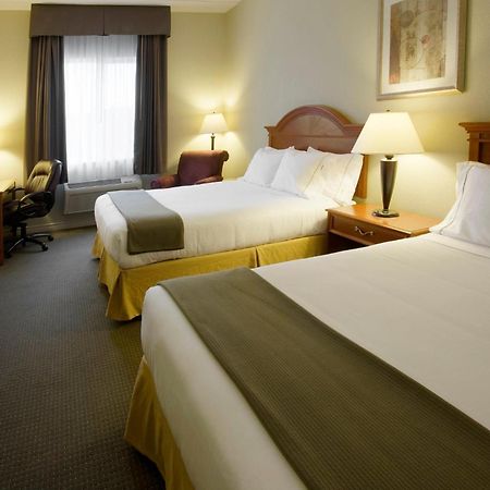 Holiday Inn Express Hotel & Suites 1000 Islands - Gananoque By Ihg Екстериор снимка