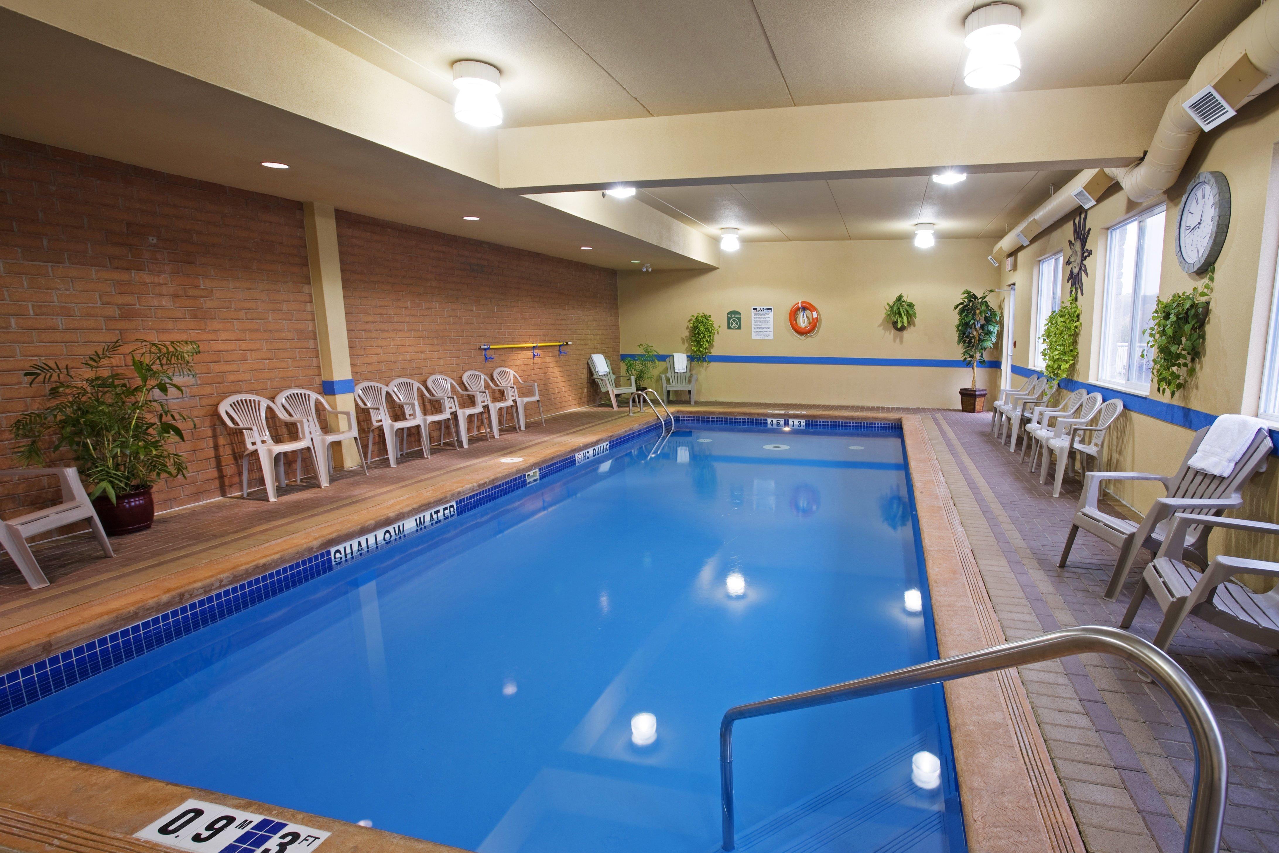 Holiday Inn Express Hotel & Suites 1000 Islands - Gananoque By Ihg Екстериор снимка