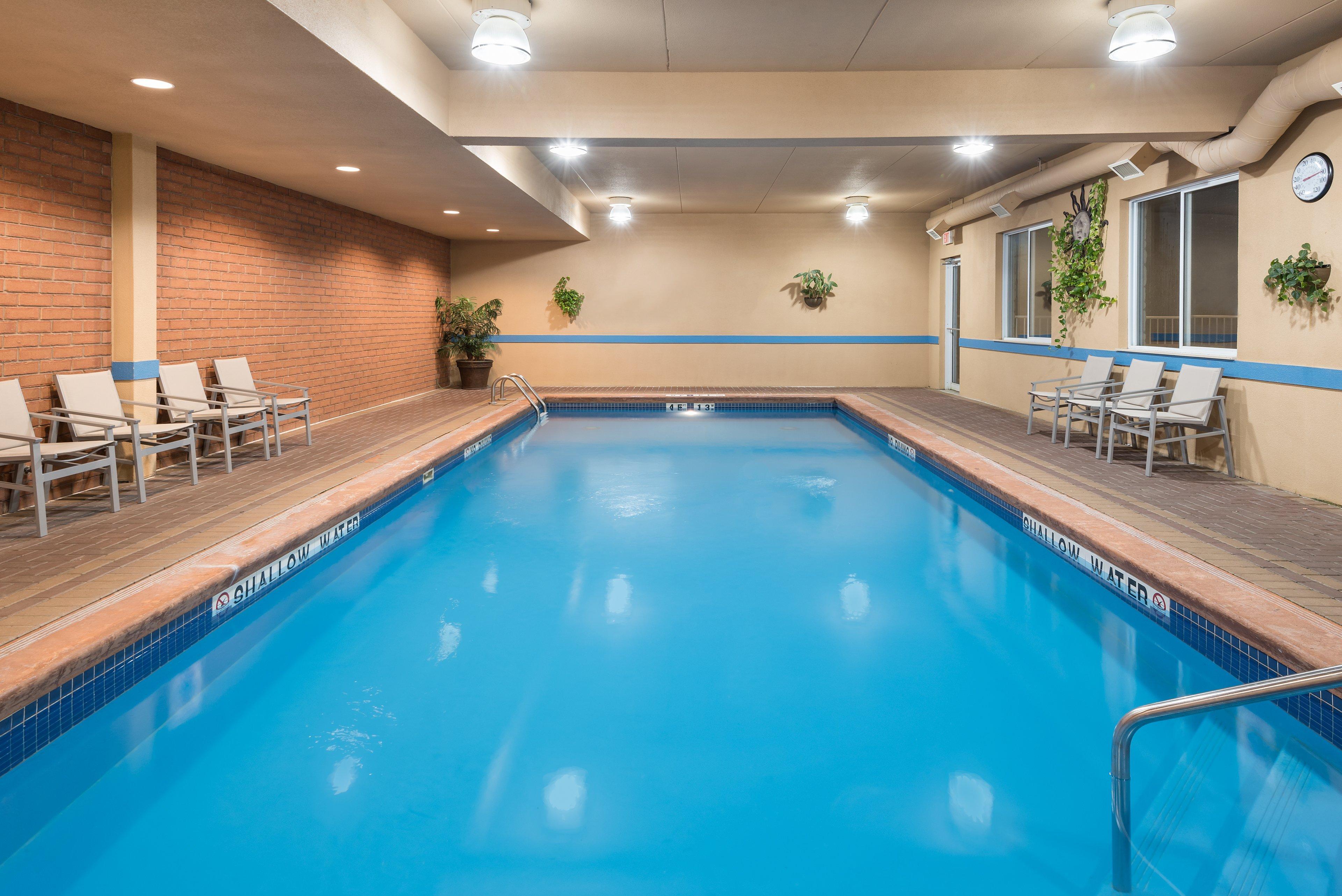 Holiday Inn Express Hotel & Suites 1000 Islands - Gananoque By Ihg Екстериор снимка