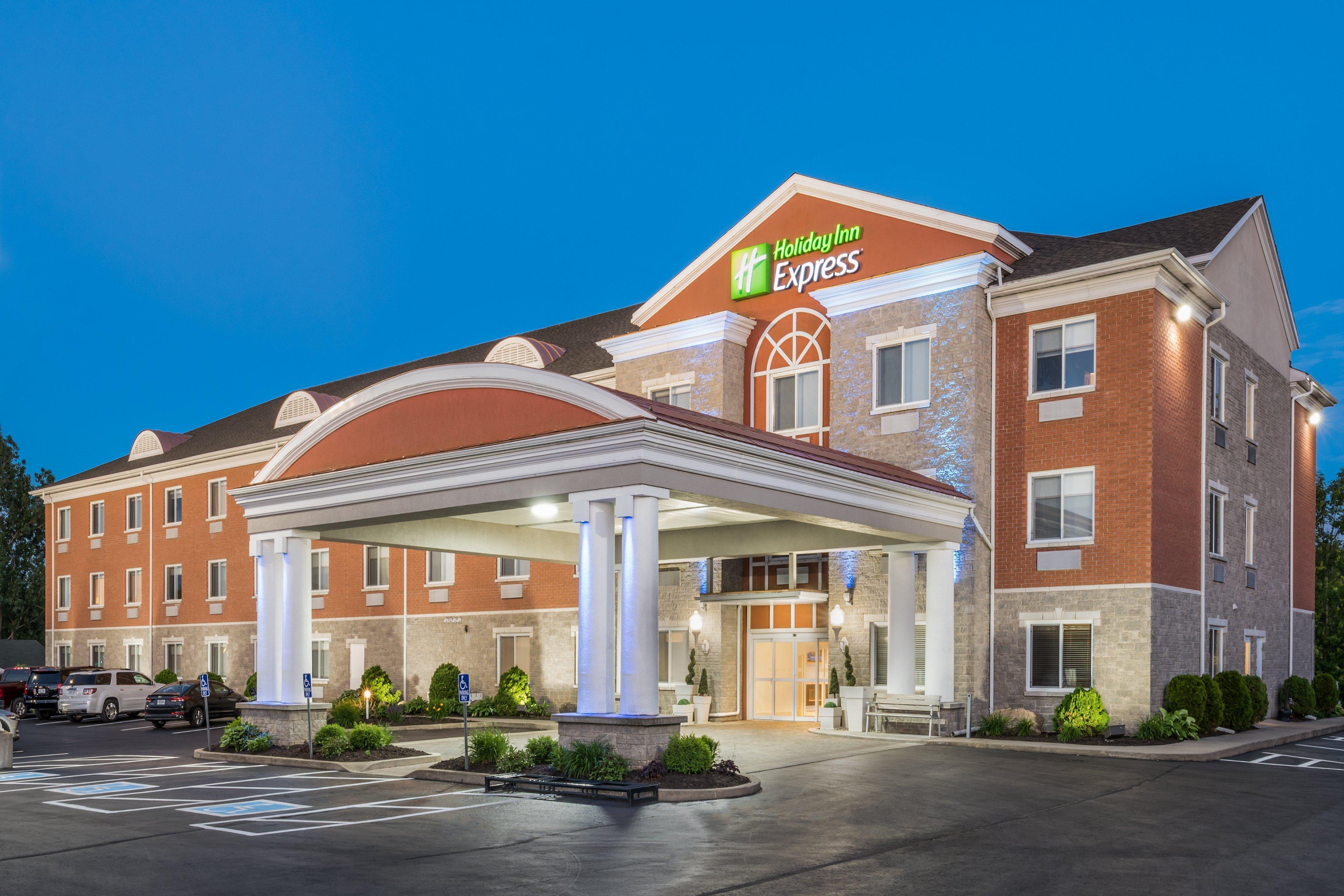 Holiday Inn Express Hotel & Suites 1000 Islands - Gananoque By Ihg Екстериор снимка