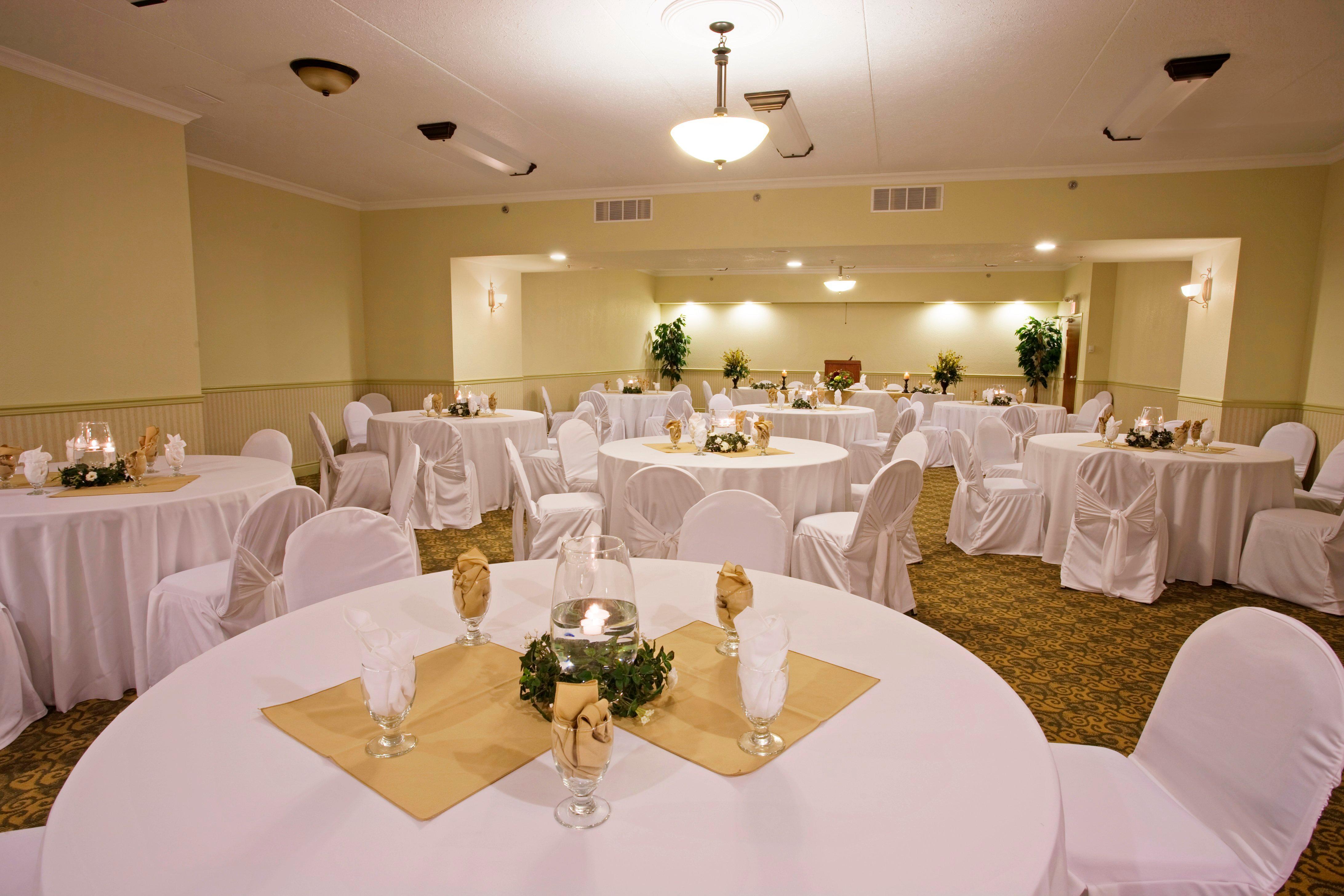 Holiday Inn Express Hotel & Suites 1000 Islands - Gananoque By Ihg Екстериор снимка