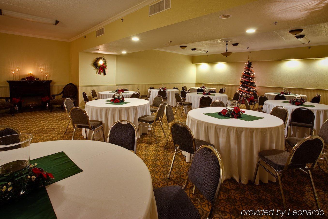 Holiday Inn Express Hotel & Suites 1000 Islands - Gananoque By Ihg Ресторант снимка